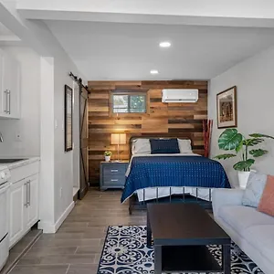 South Location Efficiency Apartment Tampa