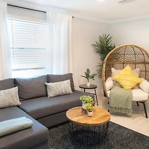 Tranquil & Fully Renoveted Near Busch Gardens Holiday home Tampa
